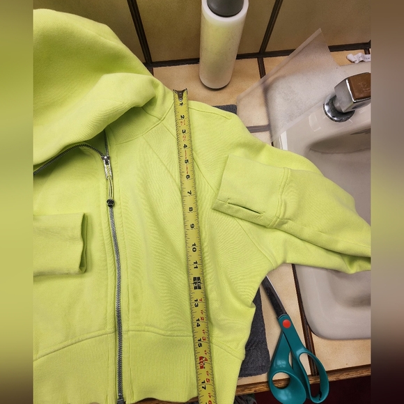 Lululemon Scuba Full Zip Cropped Hoodie, Electric Lemon - Picture 5 of 8